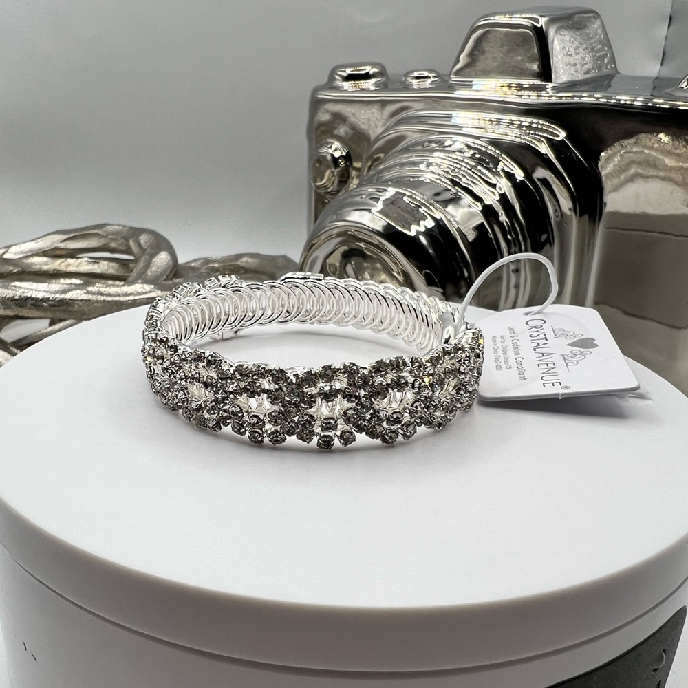 Crystal Avenue Spring Action Crystal Bracelet NEW‎